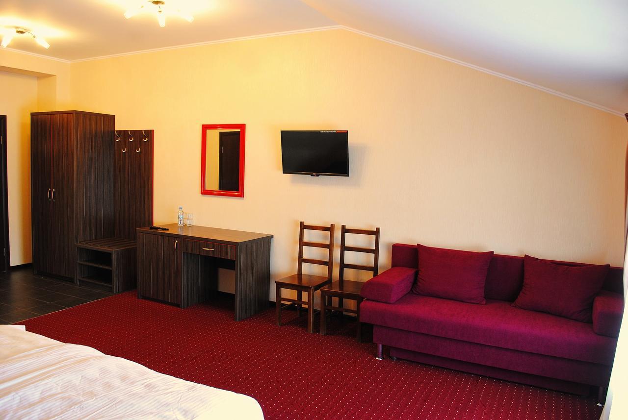 Hotel Restaurant Complex Roman'S Vishenki  ภายนอก รูปภาพ