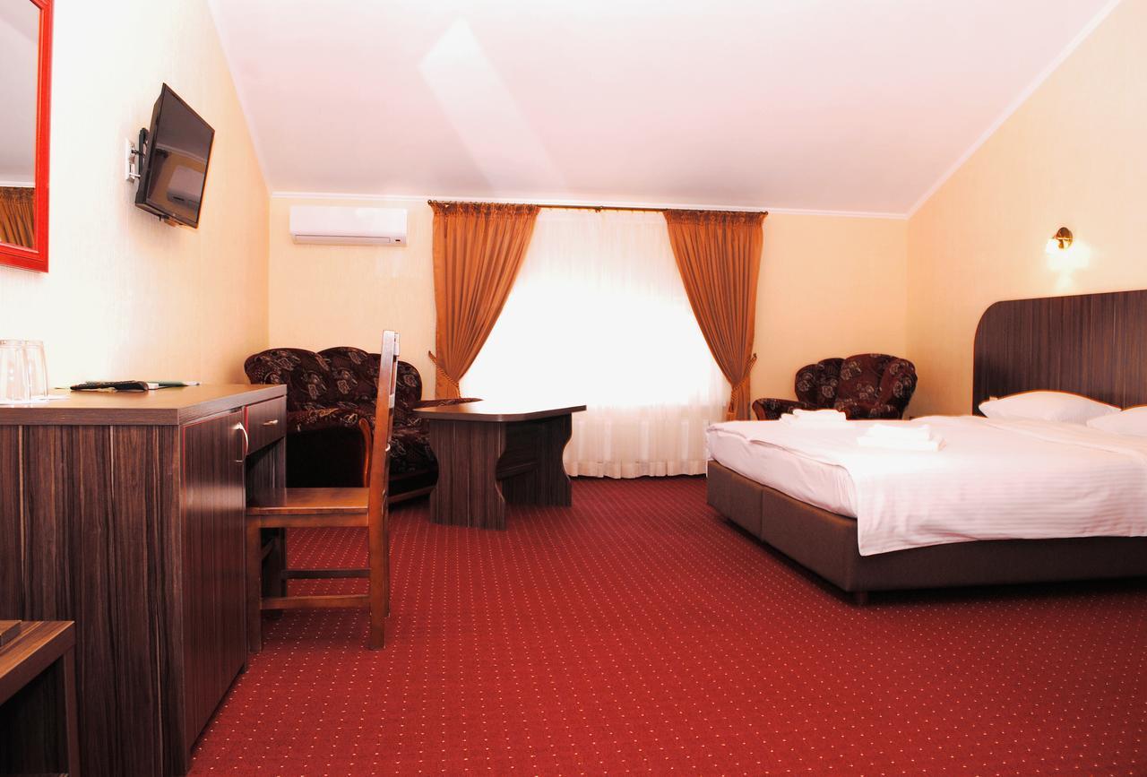Hotel Restaurant Complex Roman'S Vishenki  ภายนอก รูปภาพ